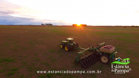 DOS EÓLICOS VIRA P FAZENDA_Moment.00_03_22_05.Quadro201_76f0758640538e86718fc193a0d81bc285d7d3fd.jpg